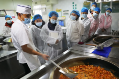  给办学治校“立老